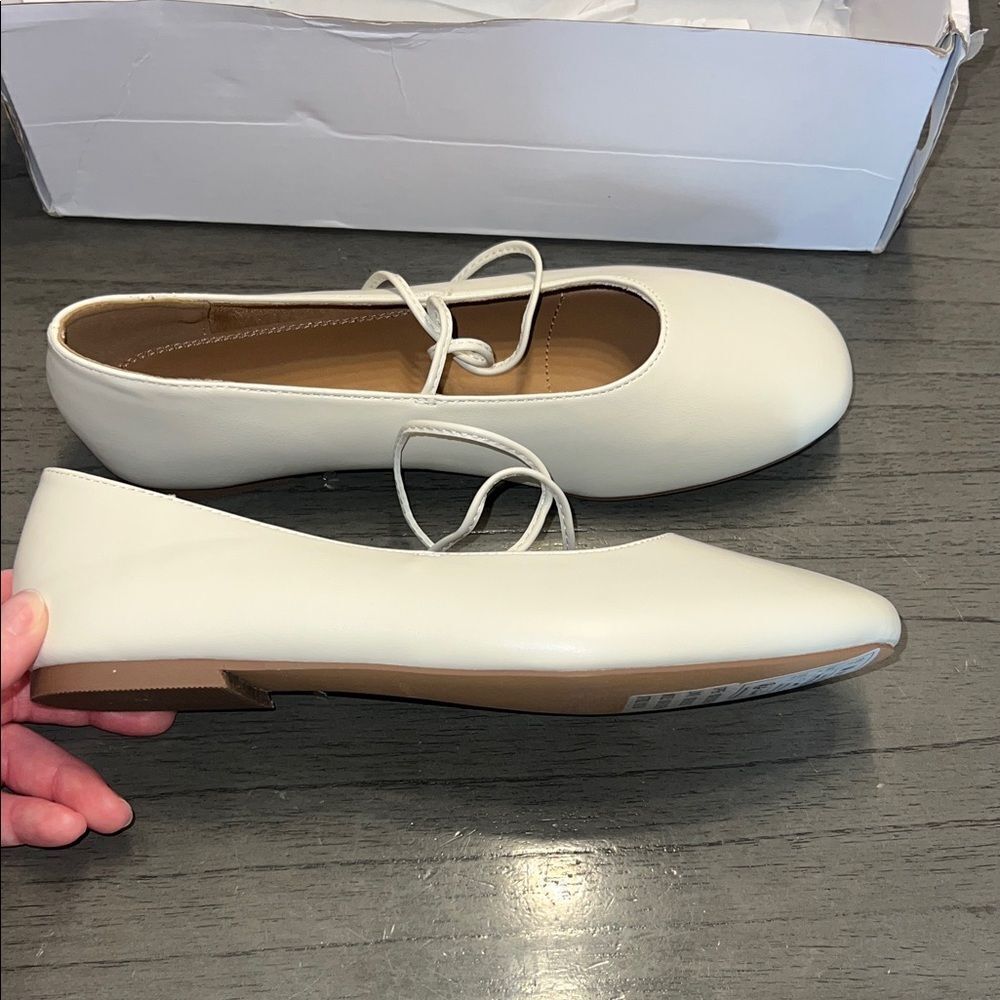 Elegant Cream Lace-Up Women's Flats
